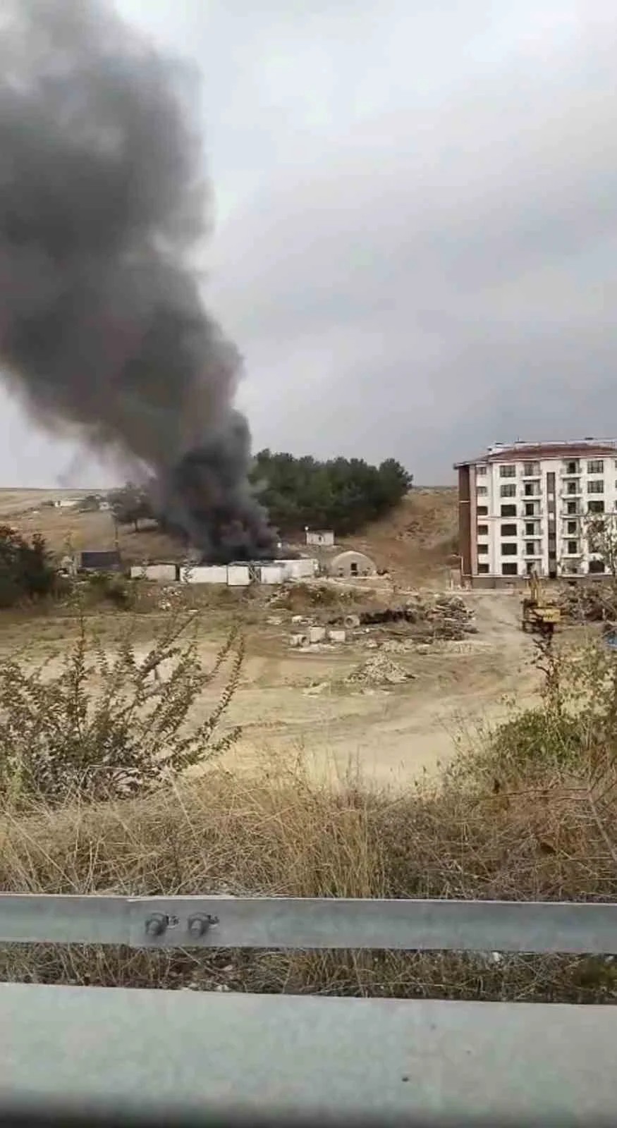 Edirne'de TOKİ konutları şantiyesinde çıkan yangın söndürüldü 2