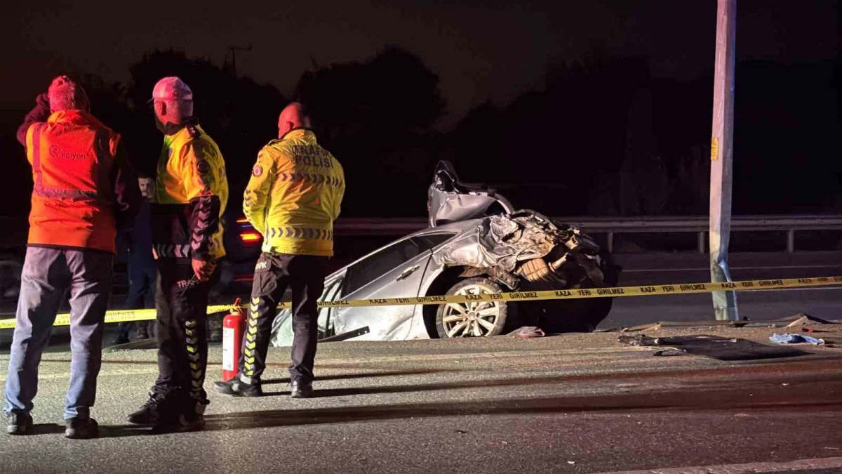 Çanakkale'de feci kaza: Paramparça olan otomobilde iki kişi hayatını kaybetti 5