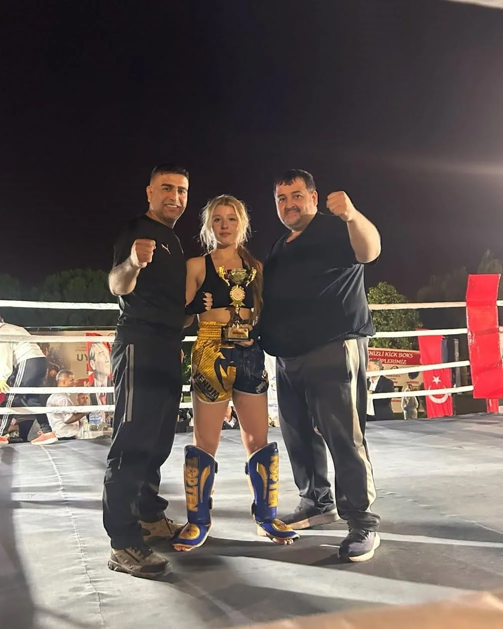 SÖKE BELEDİYESİ KURS MERKEZİ SPORCUSU DEFNE GÜL, DENİZLİ’DE DÜZENLENEN KİCK BOKS GALA GECESİNDE 56...