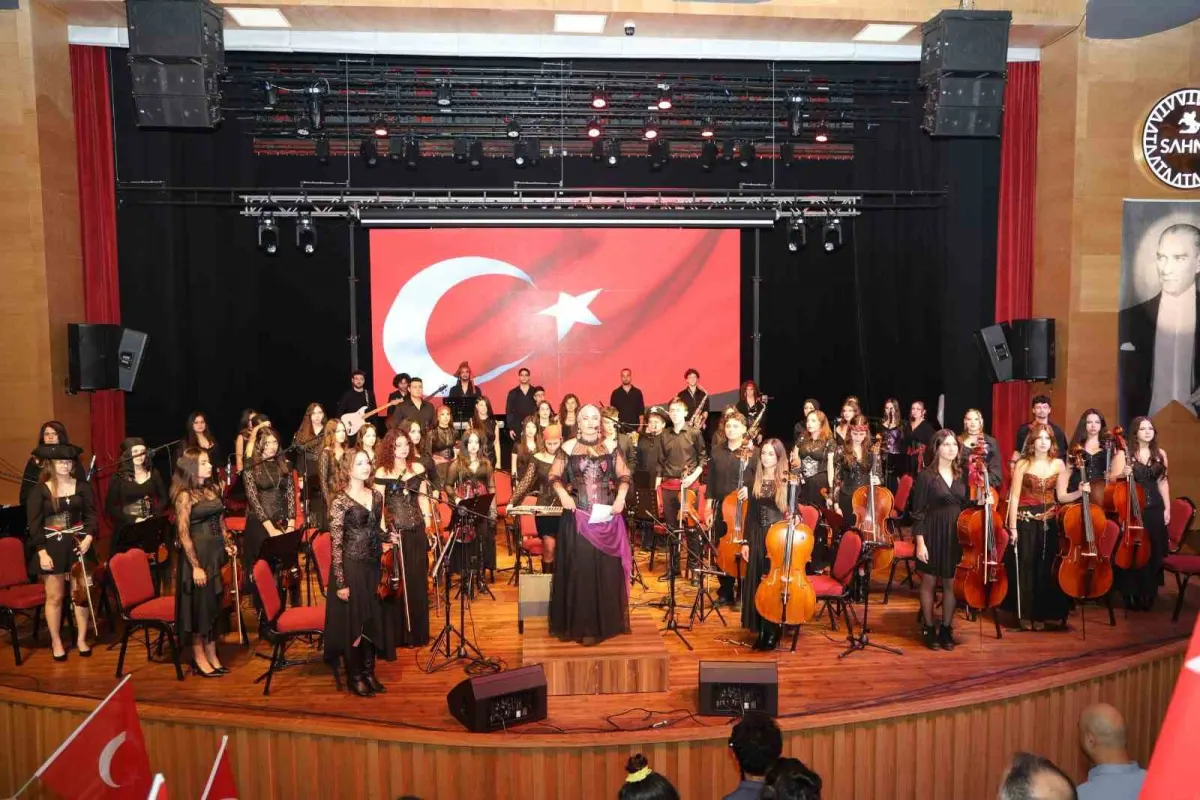 Atakum'da Cumhuriyet'in 103. yılı etkinliklerinde 600 motifli bayrak detayı 2