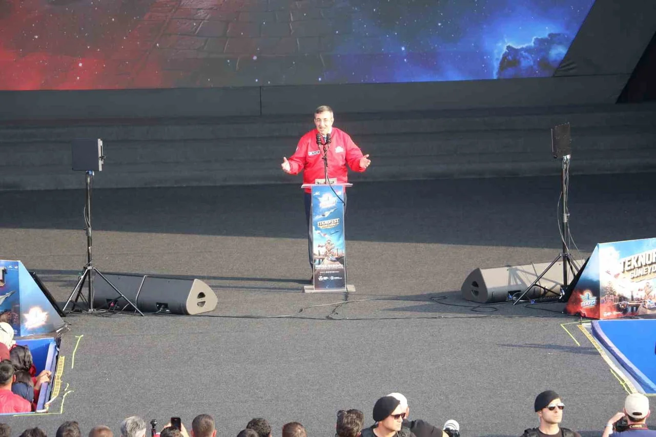 CUMHURBAŞKANI YARDIMCISI CEVDET YILMAZ, TEKNOFEST GÜNEYDOĞU FESTİVALİ'NİN KAPANIŞ TÖRENİNDE...