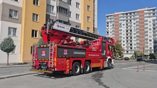 Apartmanda yangın paniği: 1 kişi dumandan etkilendi