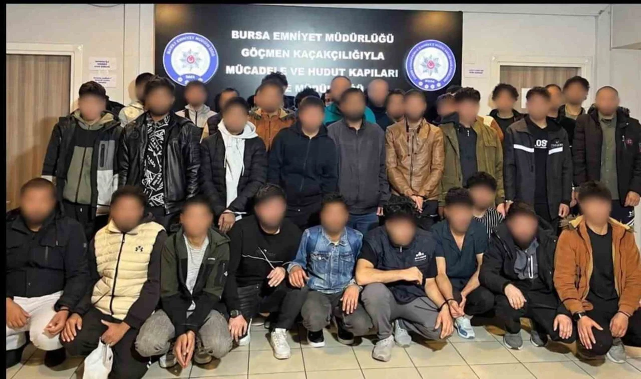 BURSA’DA GÖÇMEN KAÇAKÇILIĞIYLA MÜCADELE KAPSAMINDA DÜZENLENEN OPERASYONLARDA 11 ŞÜPHELİ...