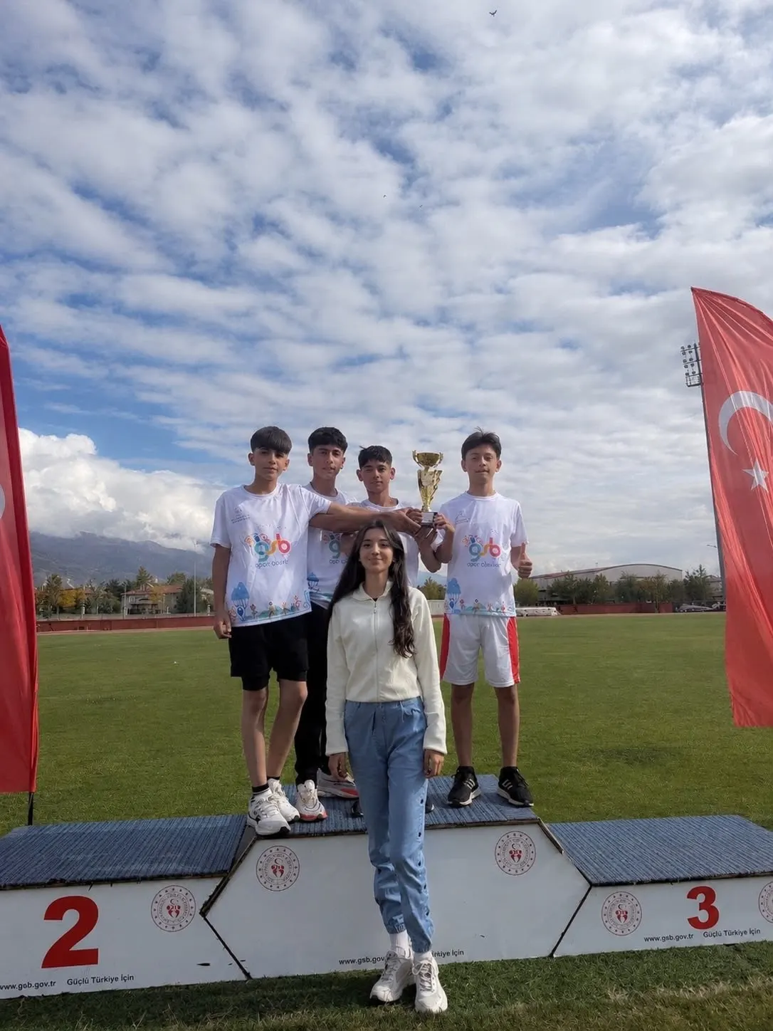 Aşkale kros takımı Erzincan'da bölge üçüncüsü oldu 1
