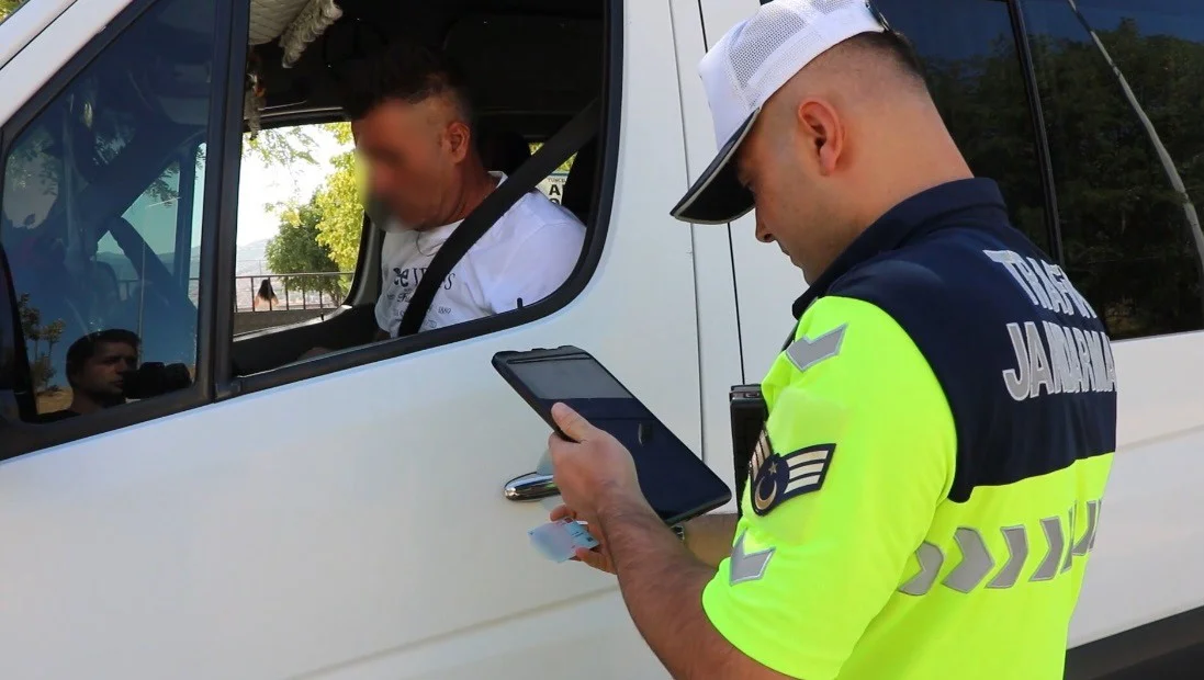 Tunceli'de okul ve yurt çevrelerinde sıkı denetim: Binlerce kişi sorgulandı 4