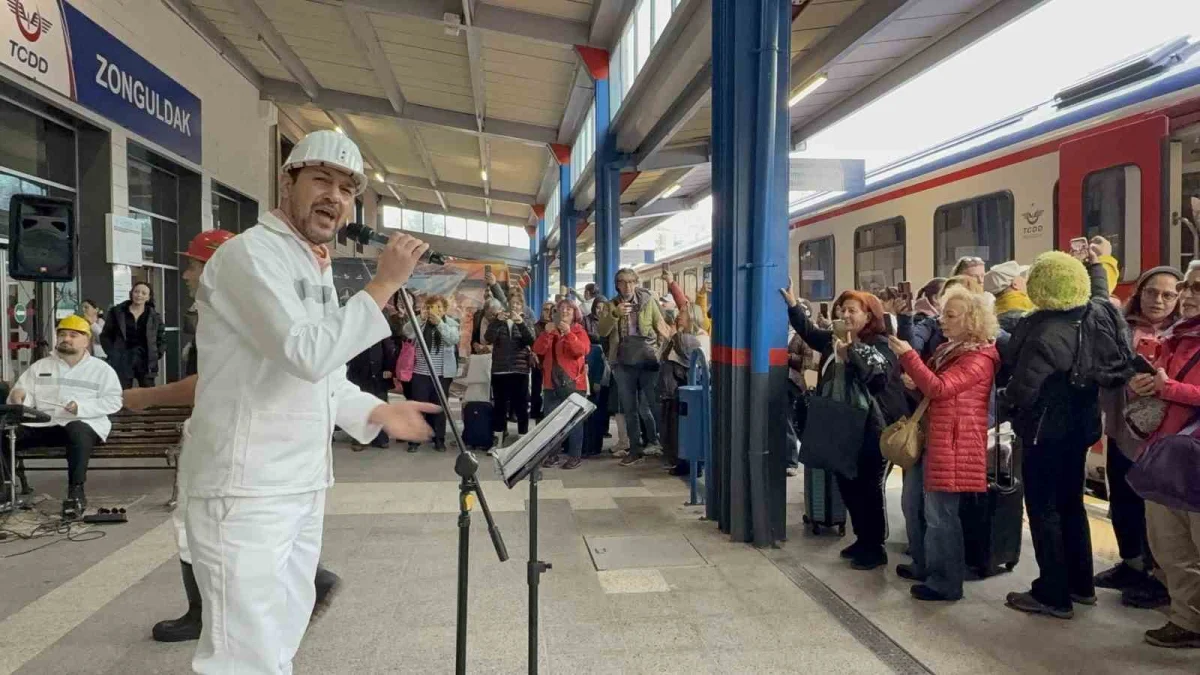 Turistik Karaelmas Ekspresi madenci korosuyla Zonguldak'ta karşılandı 3
