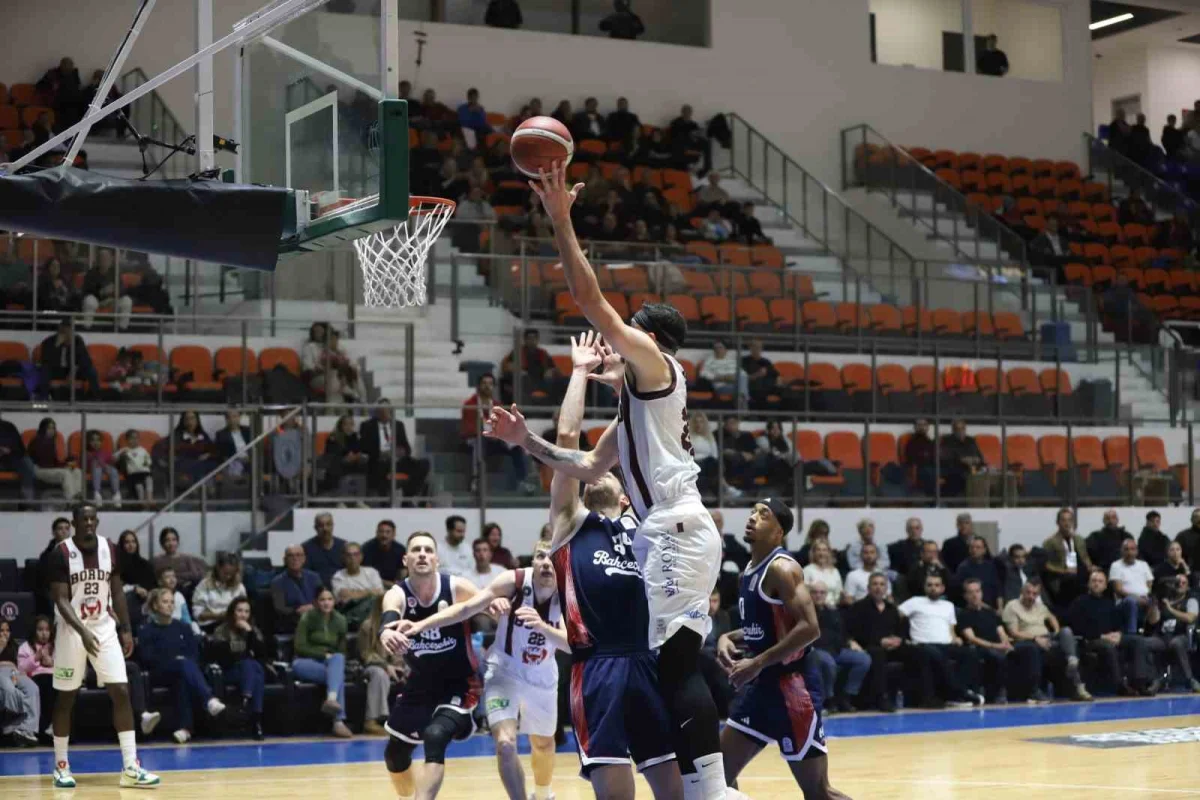 Bordo Basketbol lig lideri Bahçeşehir Koleji'ni 103-88 mağlup etti 2