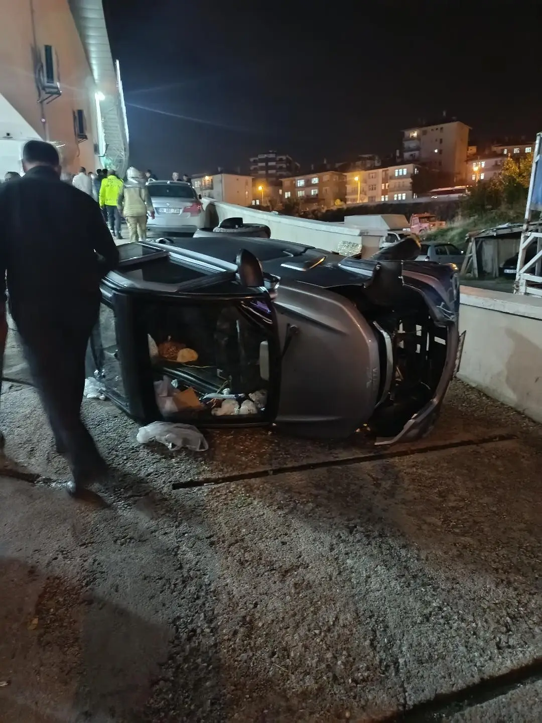 Ankara'nın Çubuk ilçesinde mini araç devrildi: 1 yaralı 4