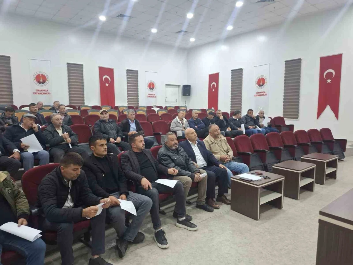 Afyonkarahisar'da haşhaş üreticilerine yeni sezon ve fiyat artışı bilgilendirmesi 2