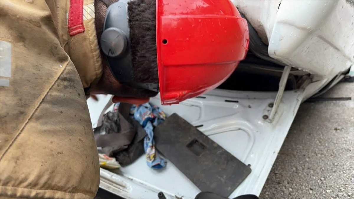 İskenderun'da takla atan otomobilin sürücüsü yaralandı 3