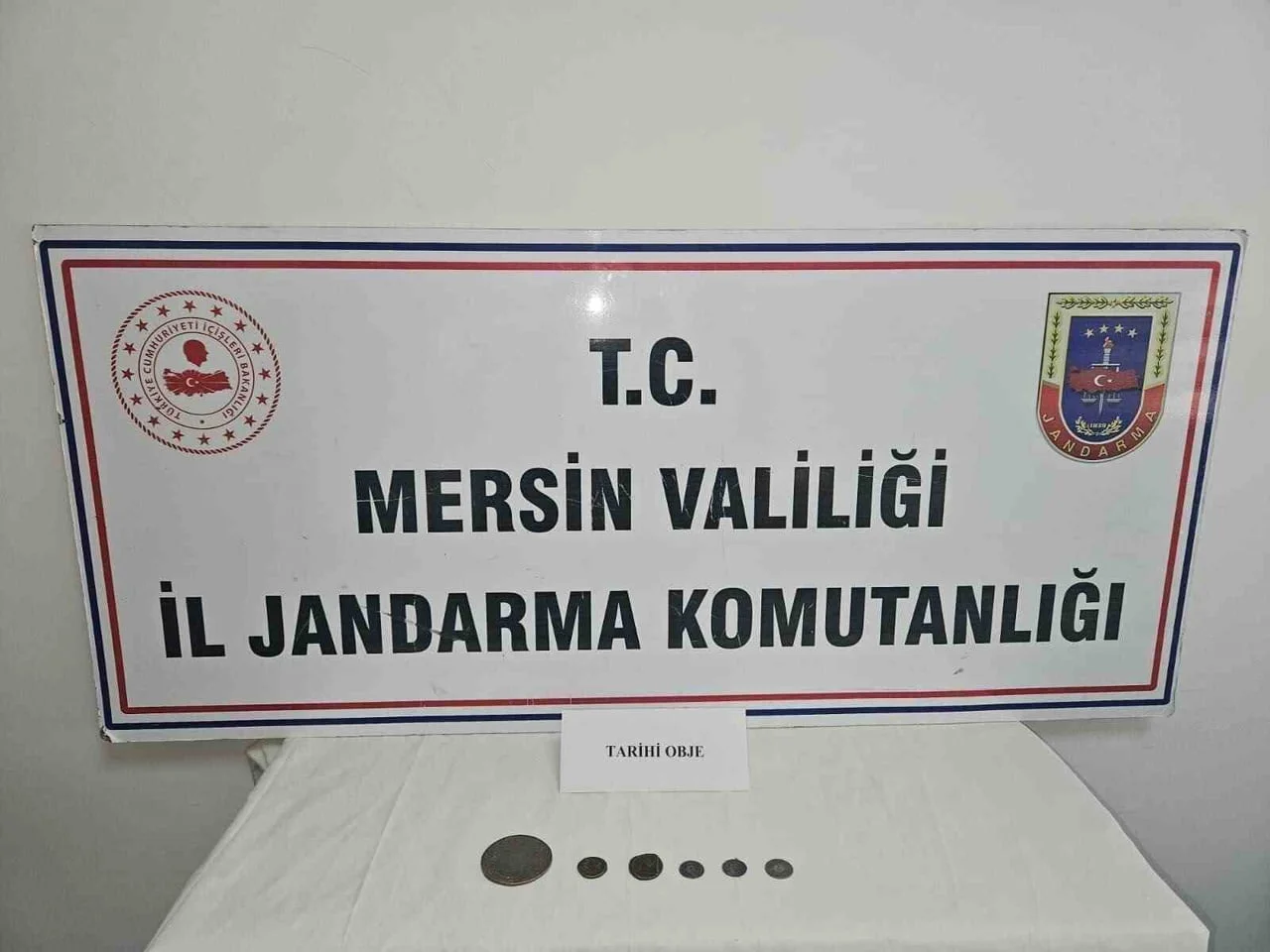 MERSİN'İN ANAMUR İLÇESİNDE JANDARMA EKİPLERİNİN YATIĞI ÇALIŞMADA TARİHİ ESER KAÇAKÇILIĞIYLA İLGİLİ...