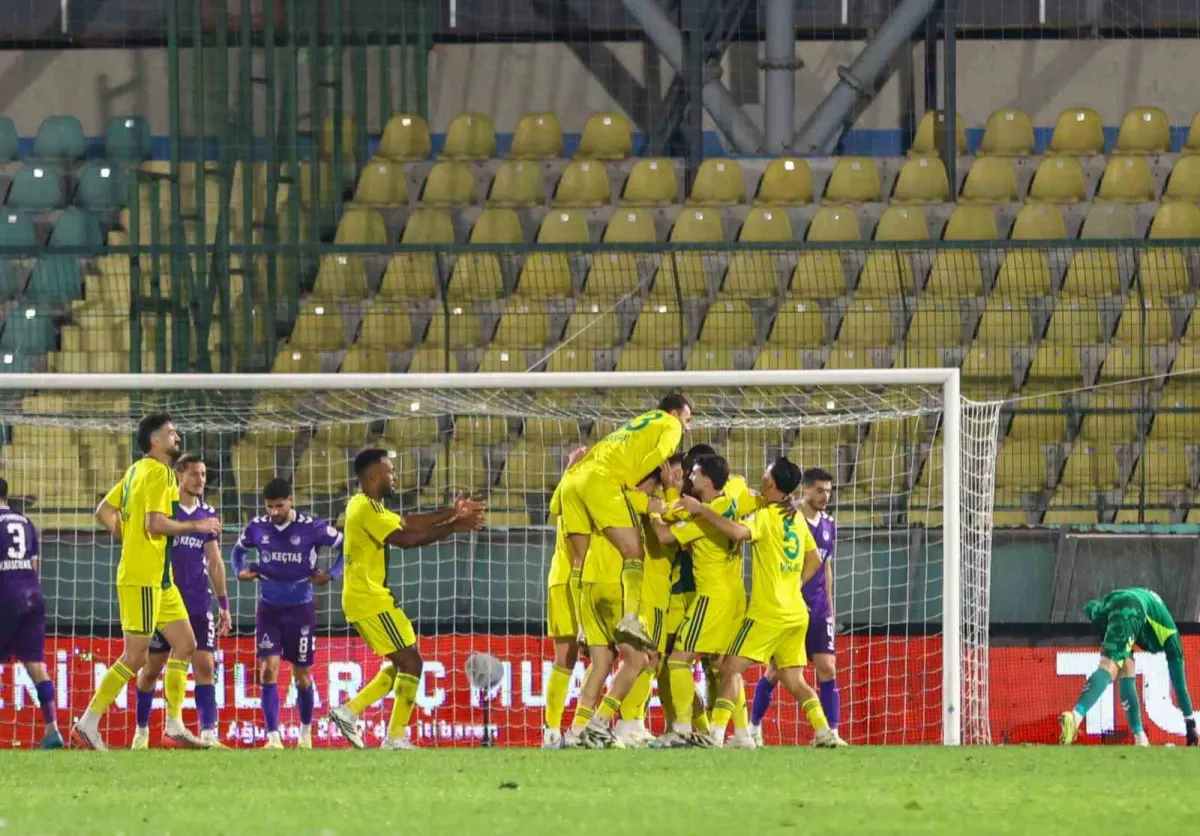 Trendyol 1. Lig maçında Esenler Erokspor evinde Ankara Keçiörengücü'nü 3-2 mağlup etti 4