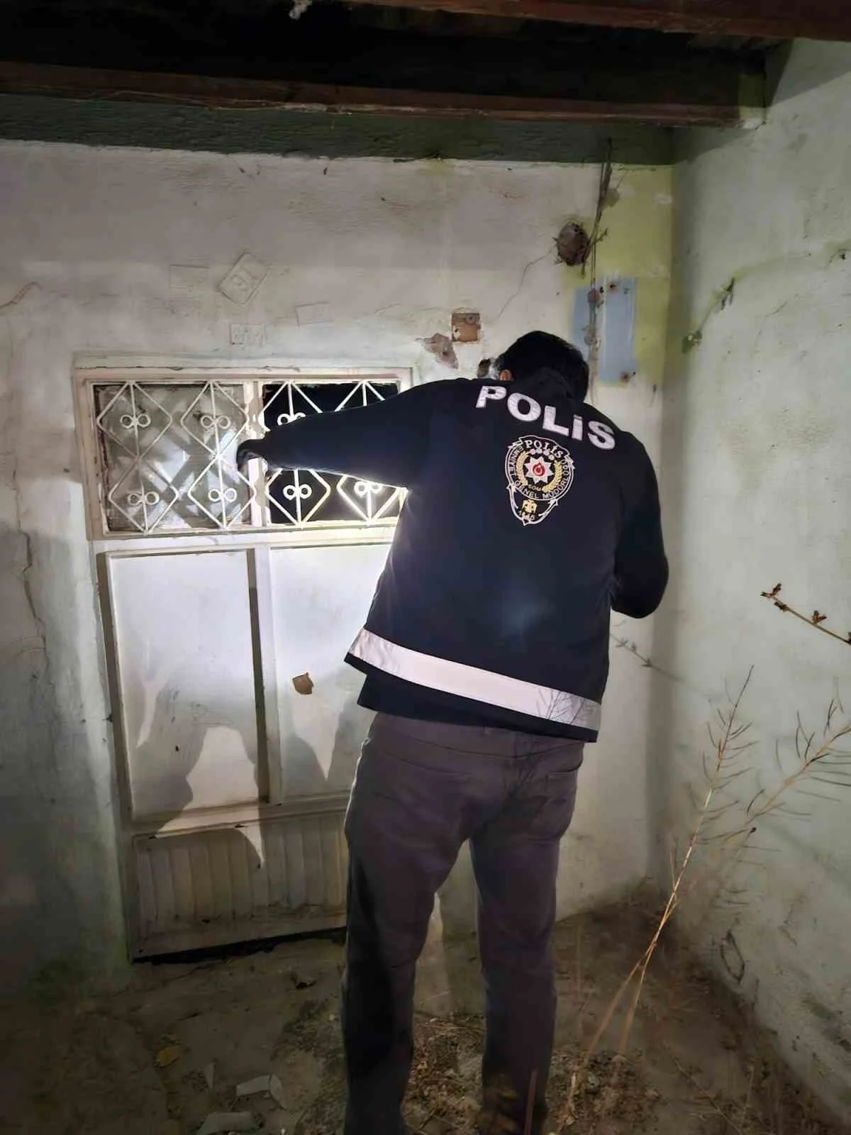 Muş'ta "Huzurlu Sokaklar" uygulamasında aranan 1 kişi yakalandı 3