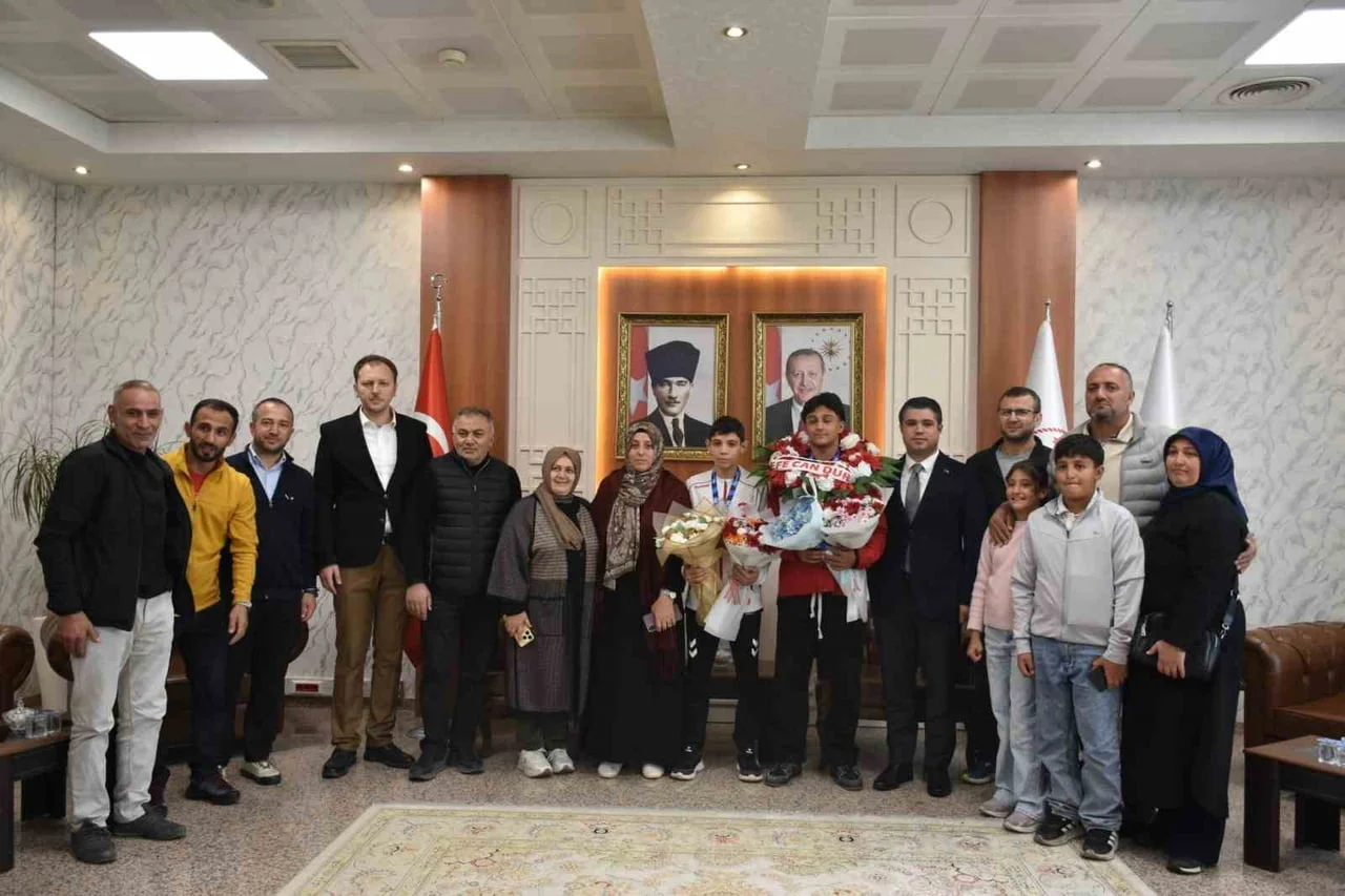 GÜREŞTE BALKAN ŞAMPİYONU OLAN ERZURUM GENÇLİKSPOR KULÜBÜ VE SEM SPORCUSU UTKU ÇAĞATAY SÖĞÜTLÜ İLE...
