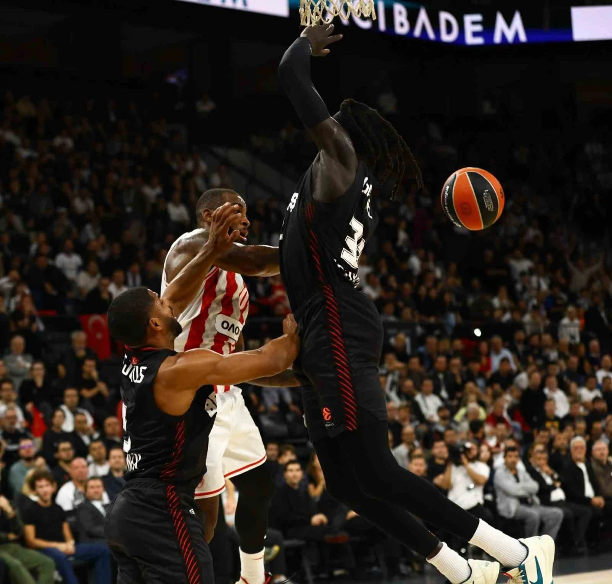 Euroleague'de Beşiktaş sahasında Olympiakos'a 81-73 mağlup oldu 3