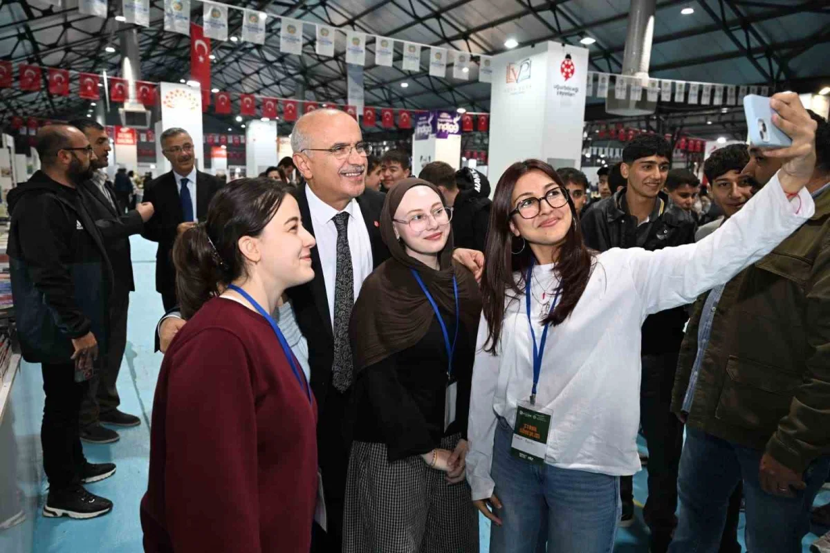Malatya Kitap Fuarı beş günde 100 bin ziyaretçiyi aştı 5