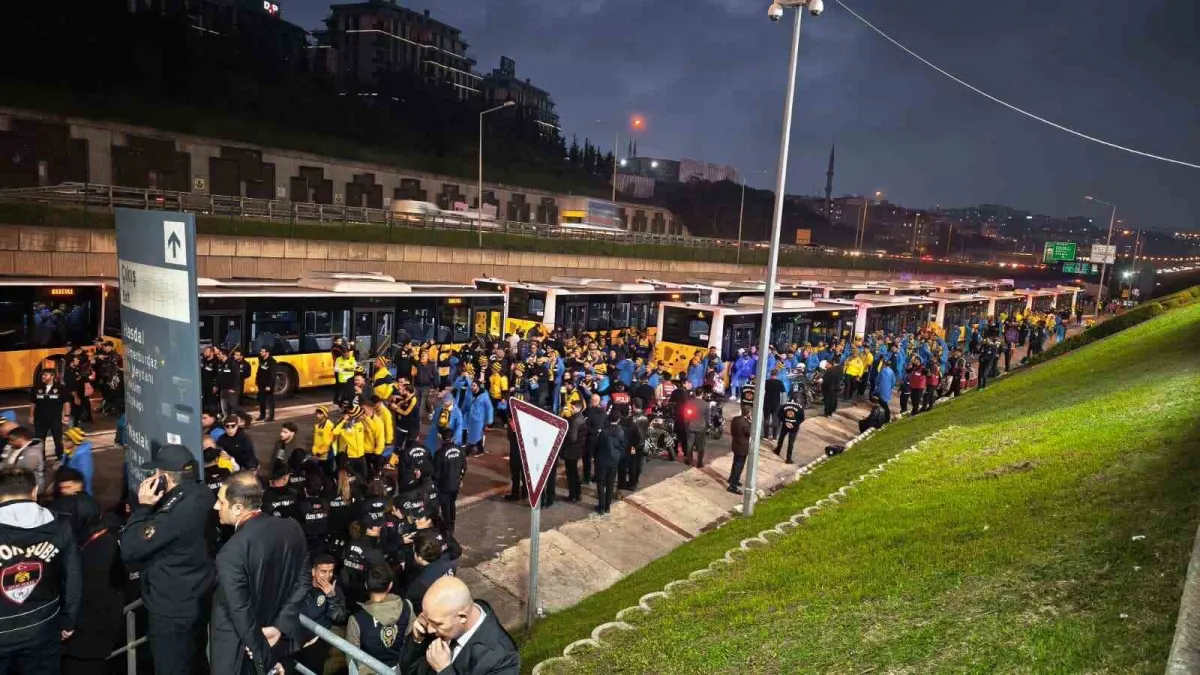 Fenerbahçe taraftarları RAMS Park'a ulaştı 2