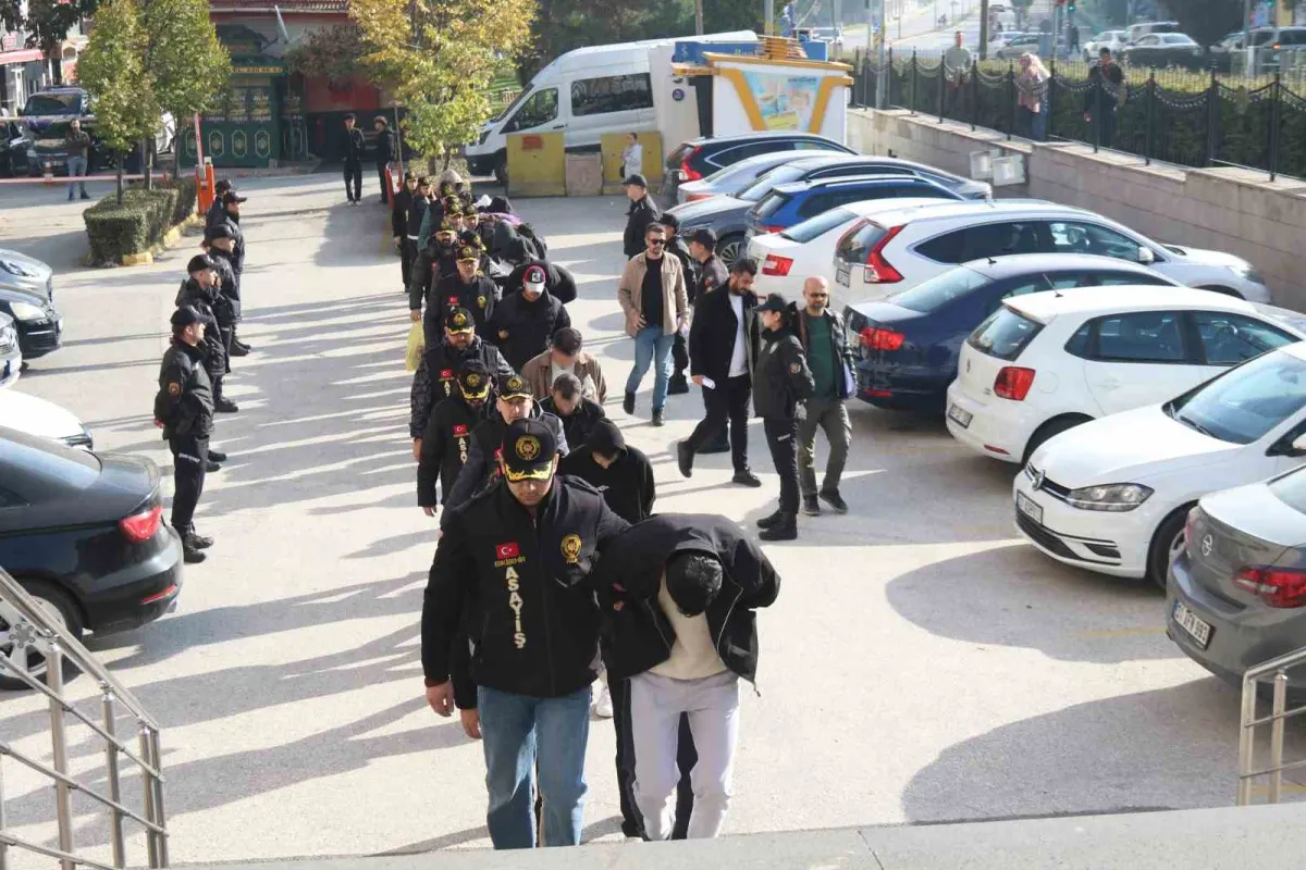 Eskişehir merkezli fuhuş operasyonunda 18 şüpheli tutuklandı 3