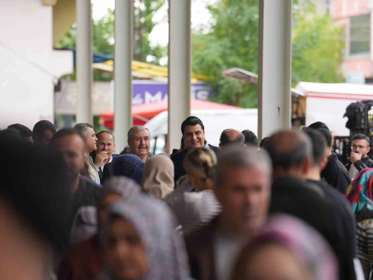 Şehitkamil Belediye Başkanı Umut Yılmaz semt pazarında fiyatları indirdi 1