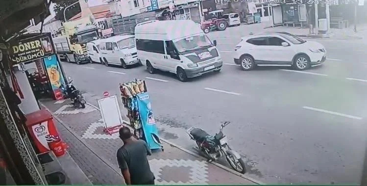 NEVŞEHİR’DE TIR SÜRÜCÜSÜNÜN ÖNÜNDE YAVAŞLAYAN ARAÇLARI GEÇ FARK ETMESİ SONUCU MEYDANA GELEN...