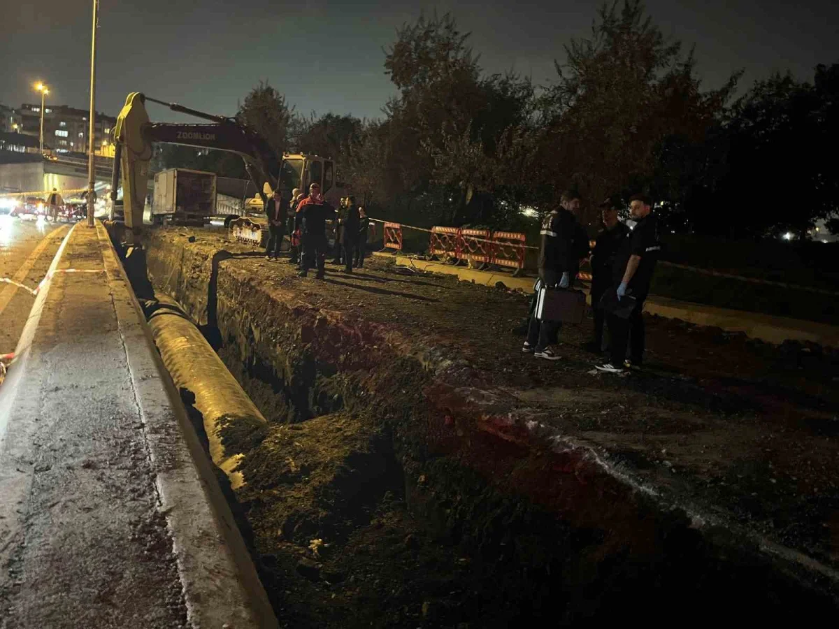 Bayrampaşa'da altyapı çalışmasında boru hattı boşluğuna düşen İSKİ personeli hayatını kaybetti 5