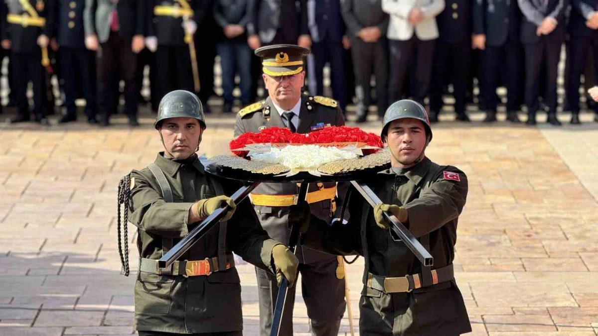 Karabük'te Cumhuriyet Bayramı kutlamaları çelenk sunumuyla başladı 4