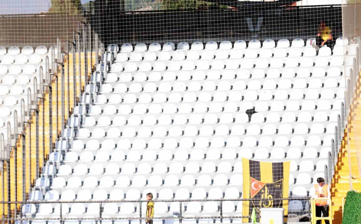 Muğla deplasmanında tek başına: İki çocuğuyla tribünde İstanbulspor'u destekledi 2