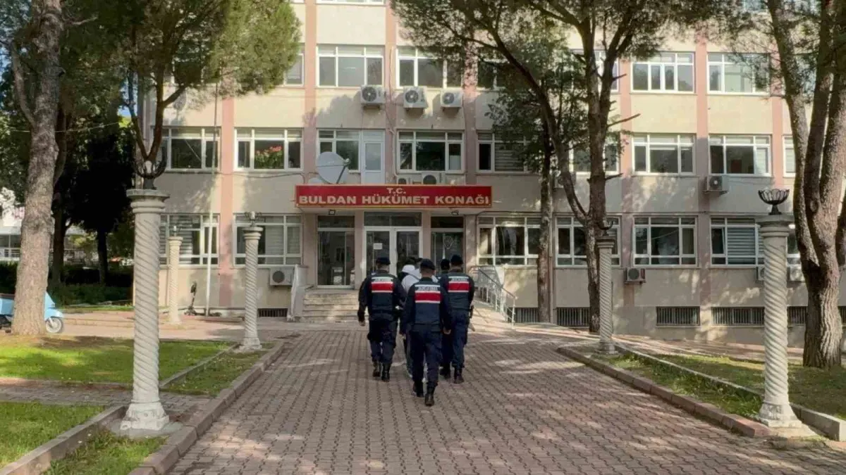 Denizli'de yaşlıları 4.4 milyon TL dolandıran sahte kamu görevlilerine suçüstü 4