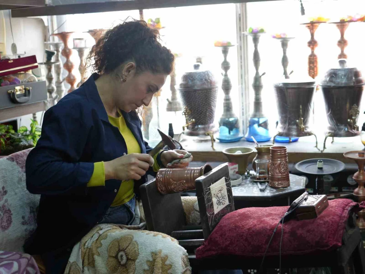 Gaziantep'te hobi olarak başladığı bakırcılıkta usta oldu 2