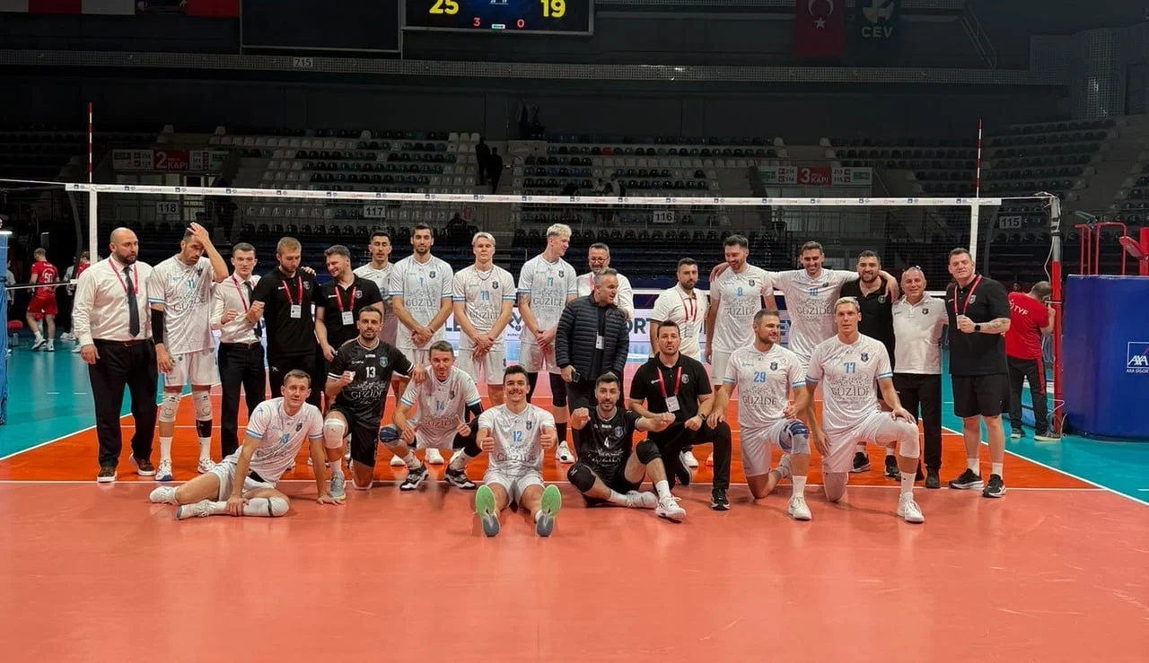 GEBZE BELEDİYESPOR, AXA SİGORTA KUPA VOLEY'DE SUNGURLU BELEDİYESPOR'U 3-0 YENEREK 2. GRUBU LİDER...