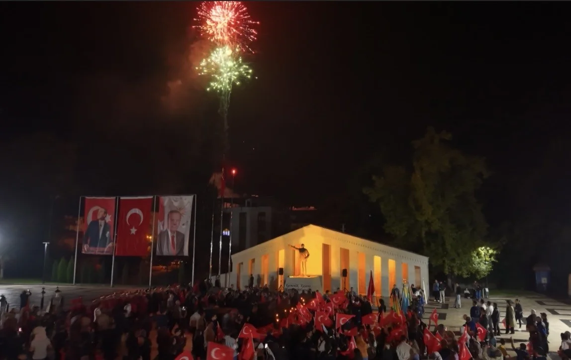 Osmaniye'de Cumhuriyet coşkusu 103 metrelik bayrakla kutlandı 5
