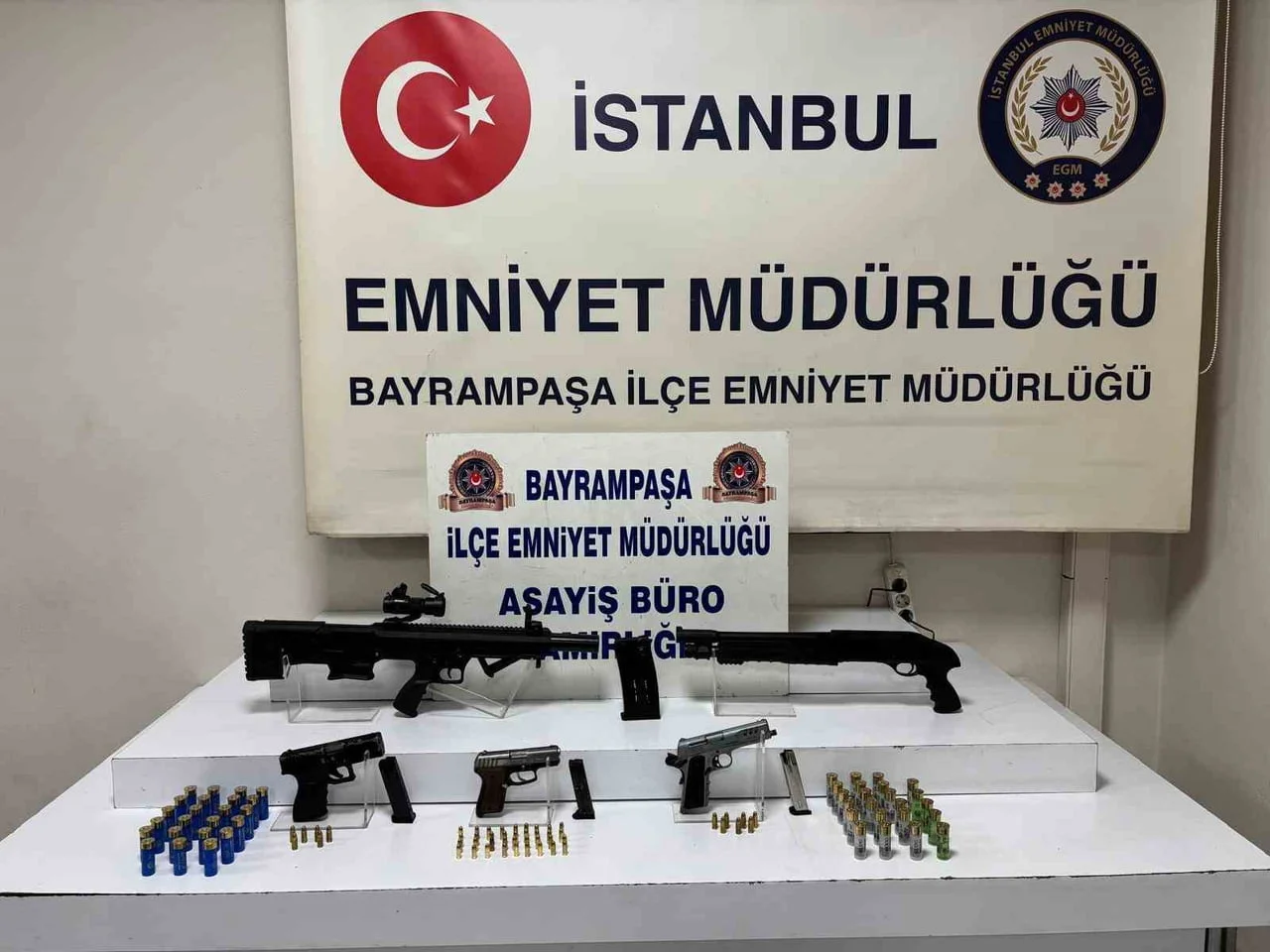 BAYRAMPAŞA’DA, RUHSATSIZ TABANCA BULUNDURAN ŞAHISLARA YÖNELİK YÜRÜTÜLEN ÇALIŞMALAR KAPSAMINDA 1...