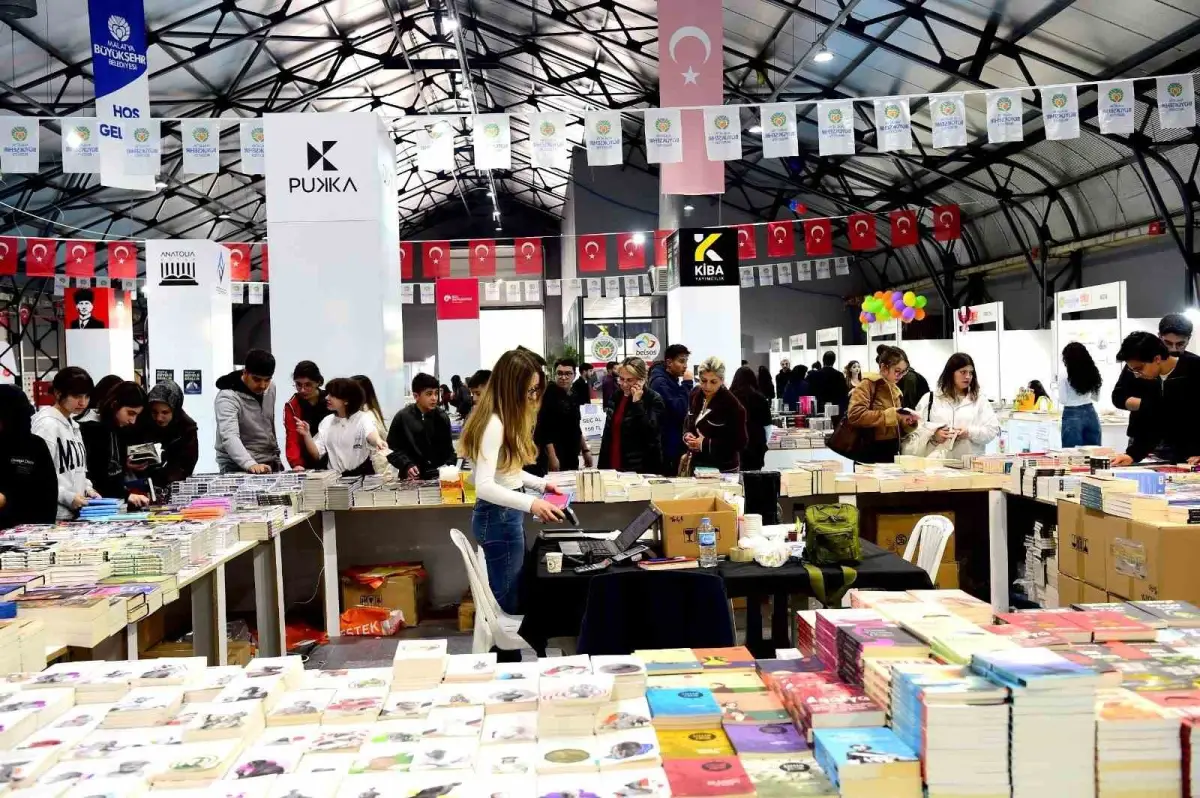 Malatya Kitap Fuarı beş günde 100 bin ziyaretçiyi aştı 3