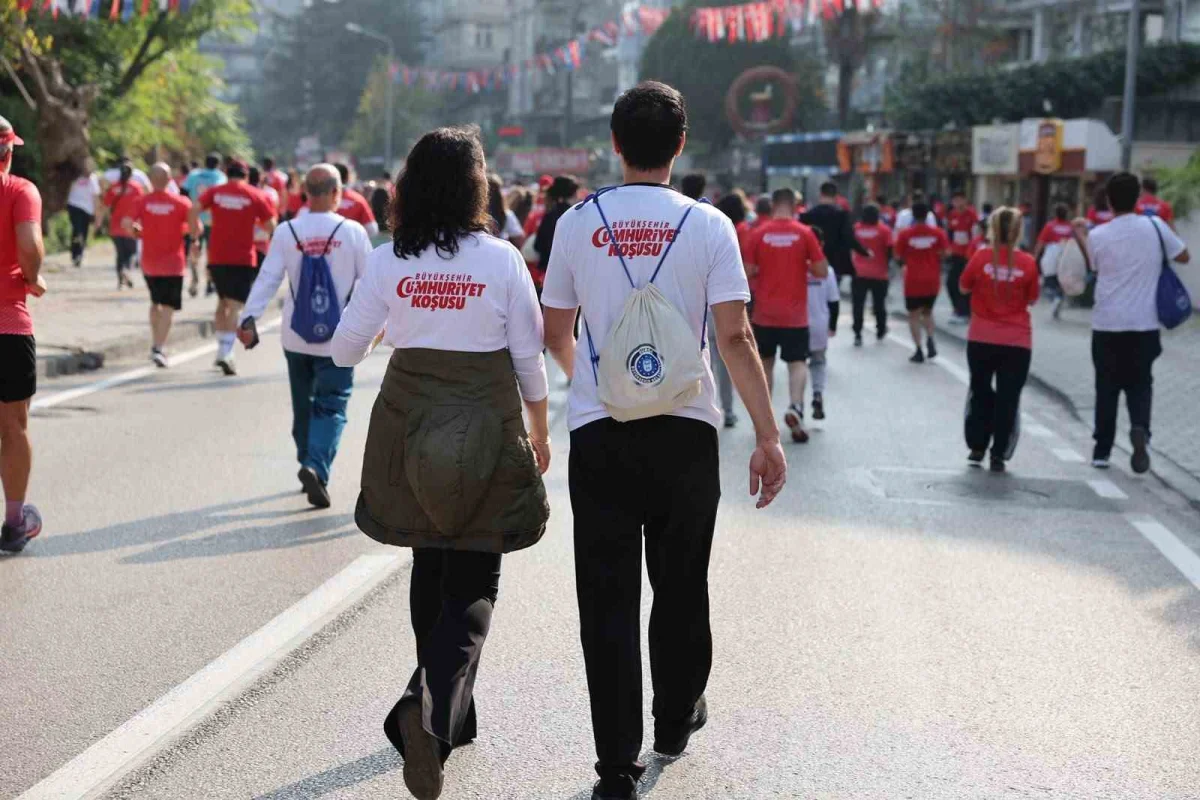 Bursa'da Cumhuriyet Koşusu'na 4 bin kişi katıldı 4