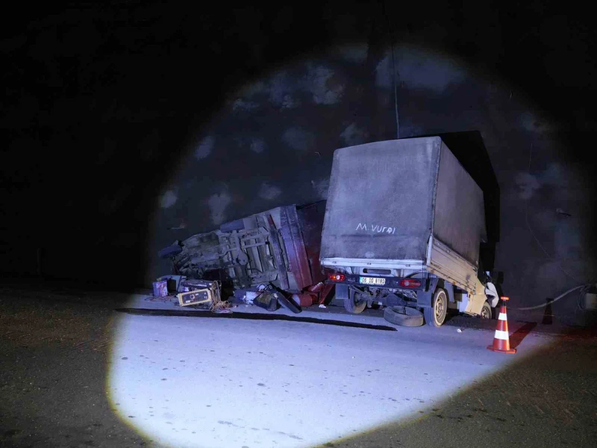 Kastamonu'da iki kamyonet çarpıştı: 9 yaralı 4