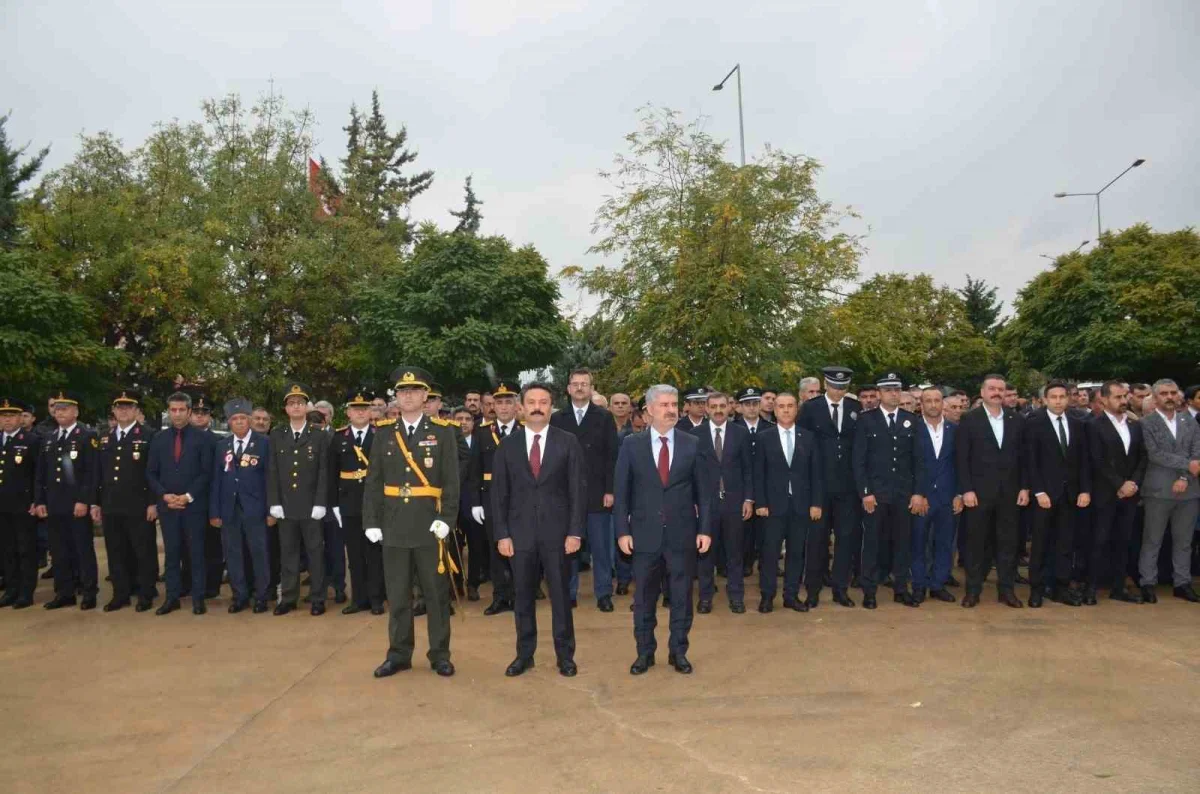 Besni'de 29 Ekim Cumhuriyet Bayramı kutlamaları çelenk töreniyle başladı 2