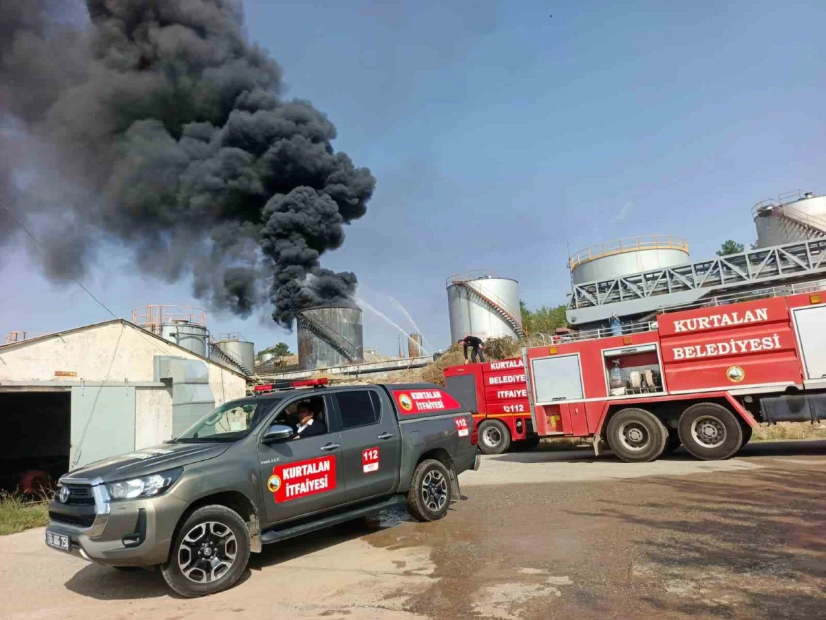 Siirt'te petrol sahasında yangın: Söndürme çalışmalarına TOMA da katıldı 1