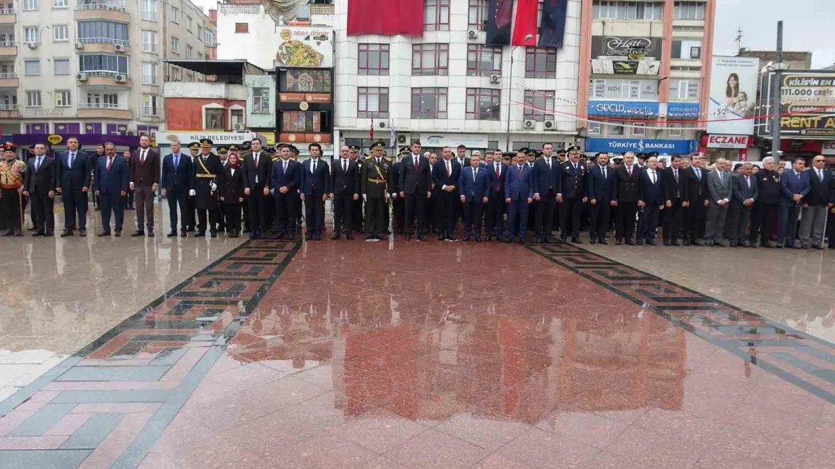 Kilis'te törendeki çocukların askerlerle saygı duruşu duygulandırdı 2