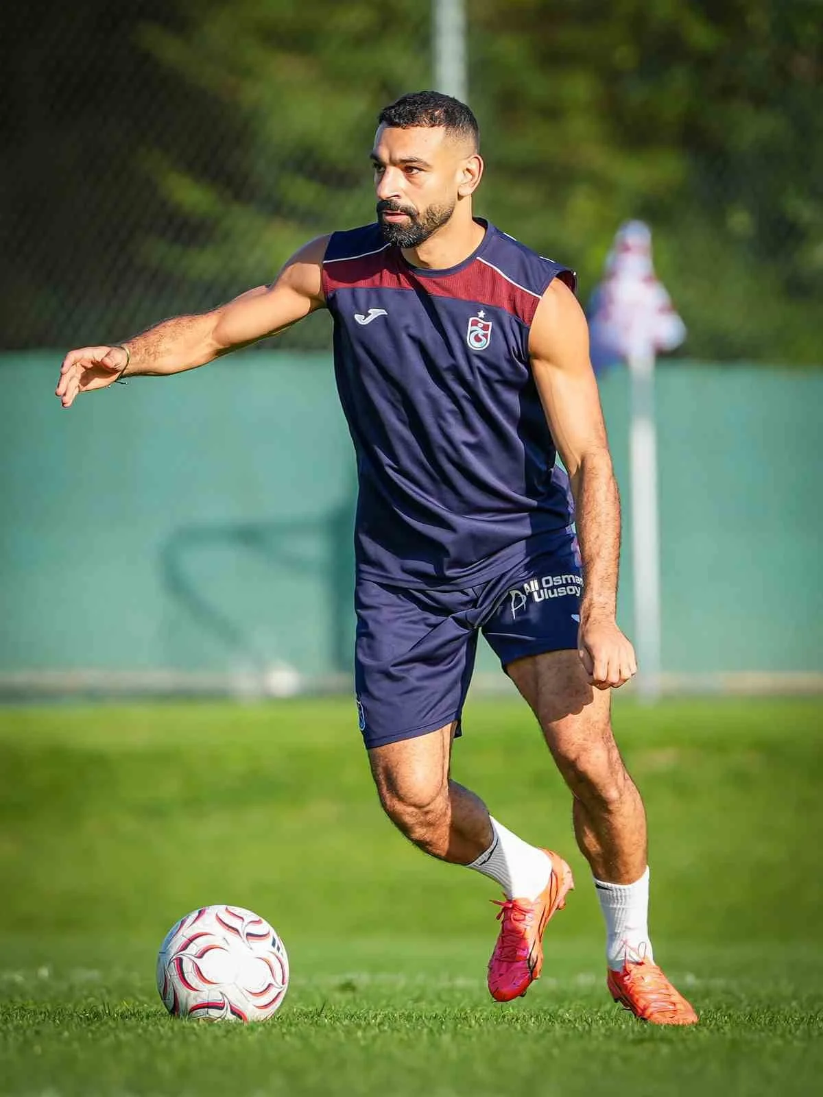 TRABZONSPOR’UN MISIRLI YILDIZI MOHAMED SALAH, BORDO-MAVİLİ FORMA ALTINDA SERGİLEDİĞİ PERFORMANSLA...