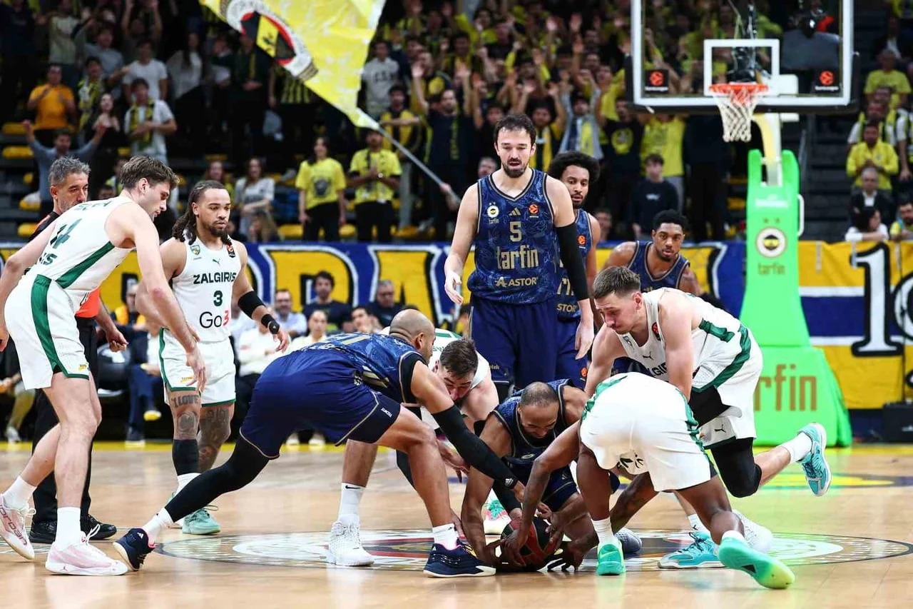 EUROLEAGUE'İN 5. HAFTASINDA FENERBAHÇE, KONUK ETTİĞİ LİTVANYA EKİBİ ZALGİRİS KAUNAS'I 99-80'LİK...