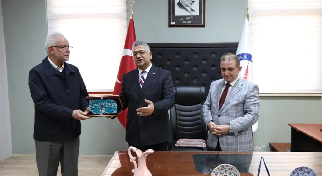 DPÜ GÜZEL SANATLAR FAKÜLTESİ’NDE DEKANLIK GÖREVİNE PROF. DR. AYHAN KAHRAMAN ATANDI