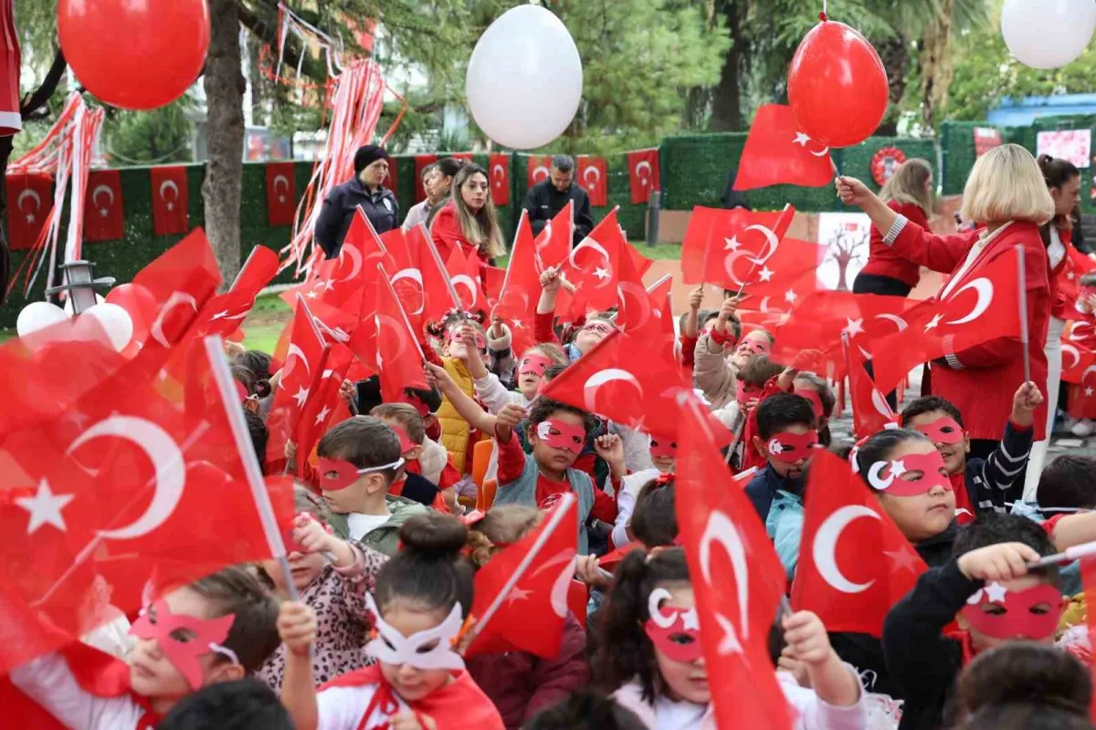 Şehzadeler'de minik öğrencilerden 29 Ekim Cumhuriyet Bayramı kutlaması 3