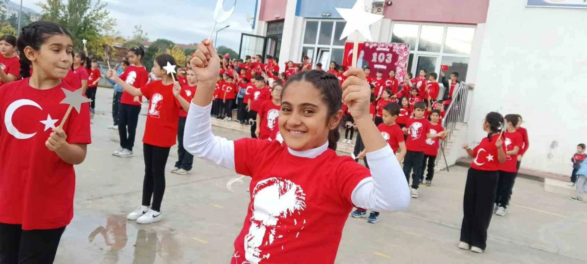 Manisa'daki okullarda Cumhuriyet'in 103. yıl dönümü kutlandı 2