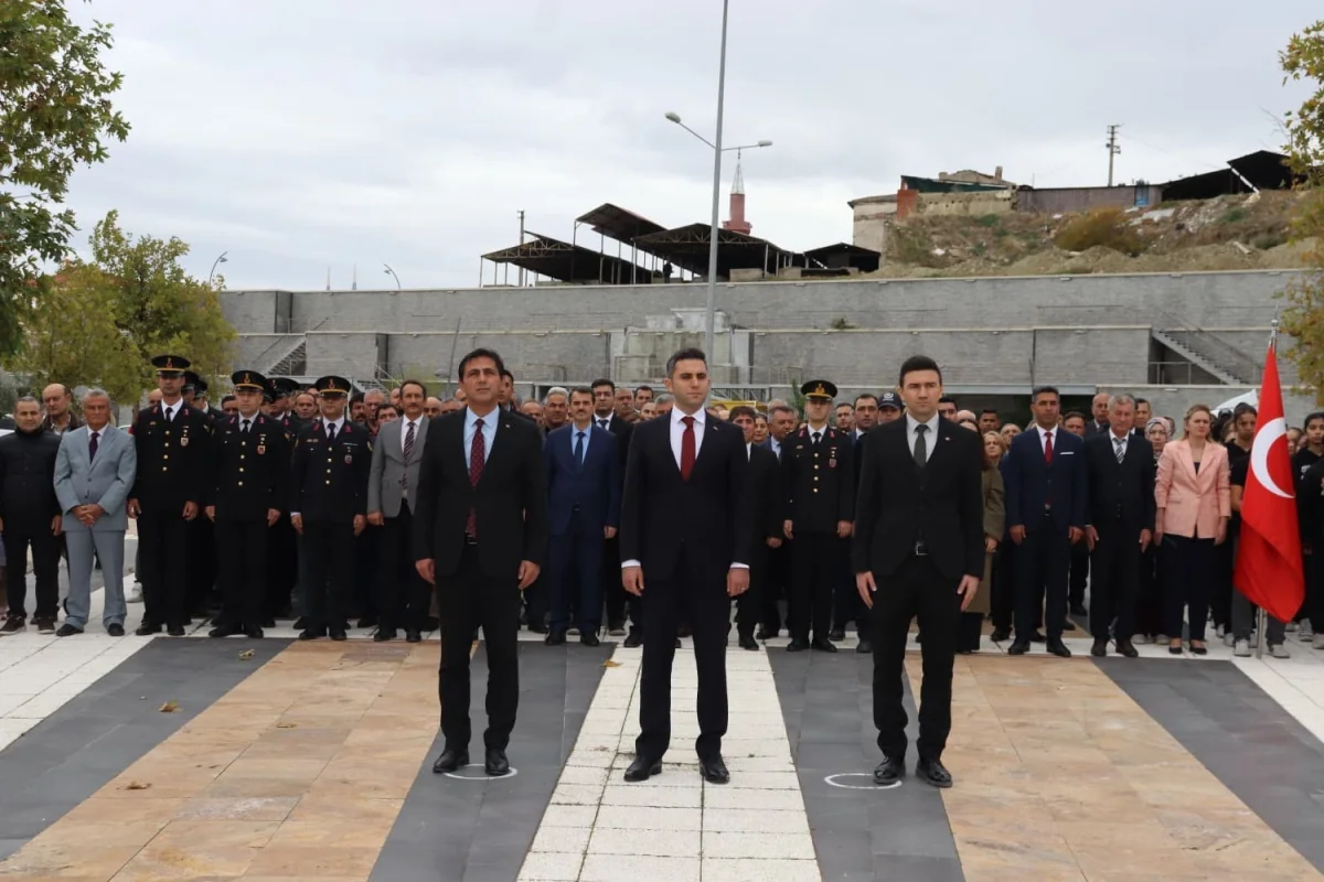 Selendi'de Cumhuriyet Bayramı kutlamaları çelenk töreniyle başladı 2