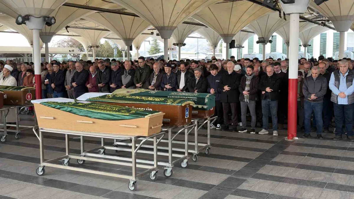 Ankara'da eski eşi tarafından öldürülen Aynur Ekici toprağa verildi 3
