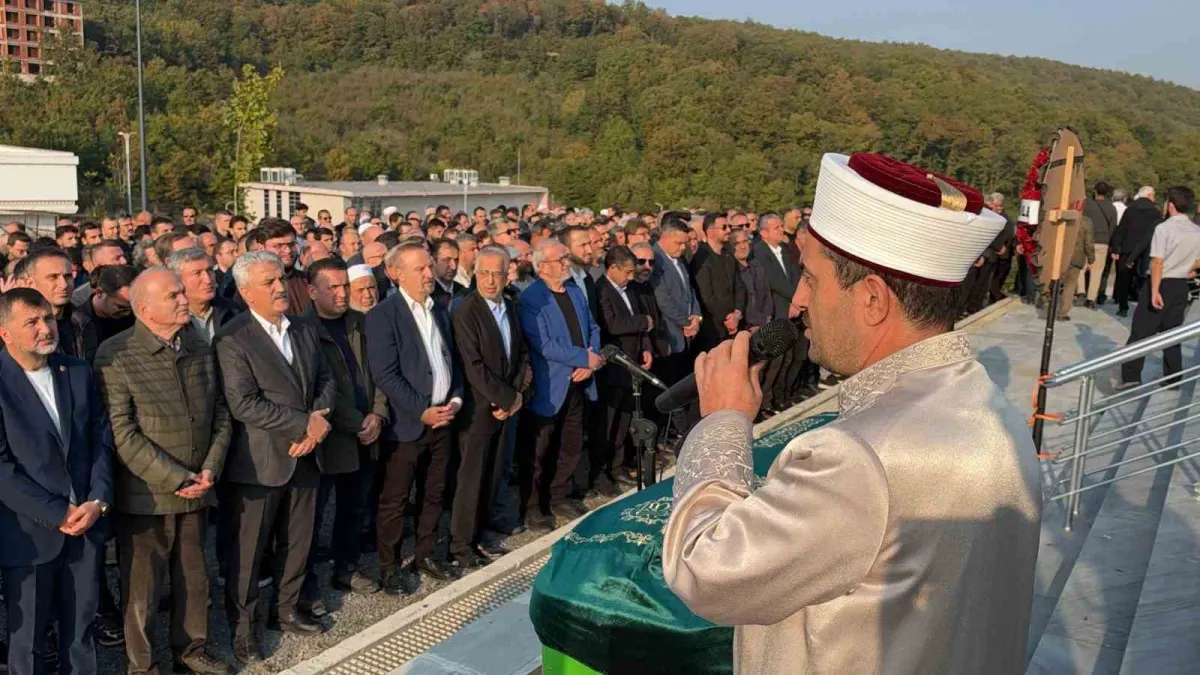 Düzce Üniversitesi Öğretim Üyesi Prof. Dr. Ayhan Şamandar son yolculuğuna uğurlandı 3
