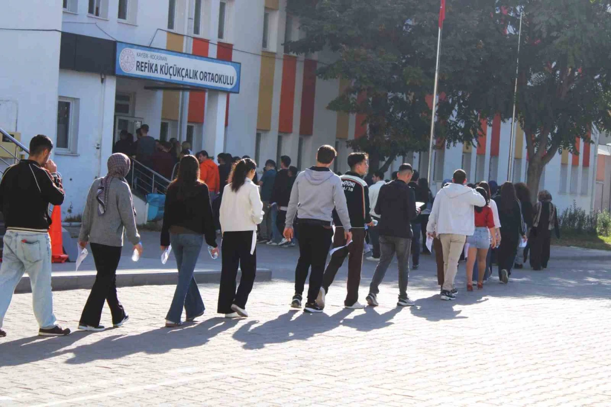 Kayseri'de KPSS'ye dakikalarla geç kalan aday kapıda kaldı 3