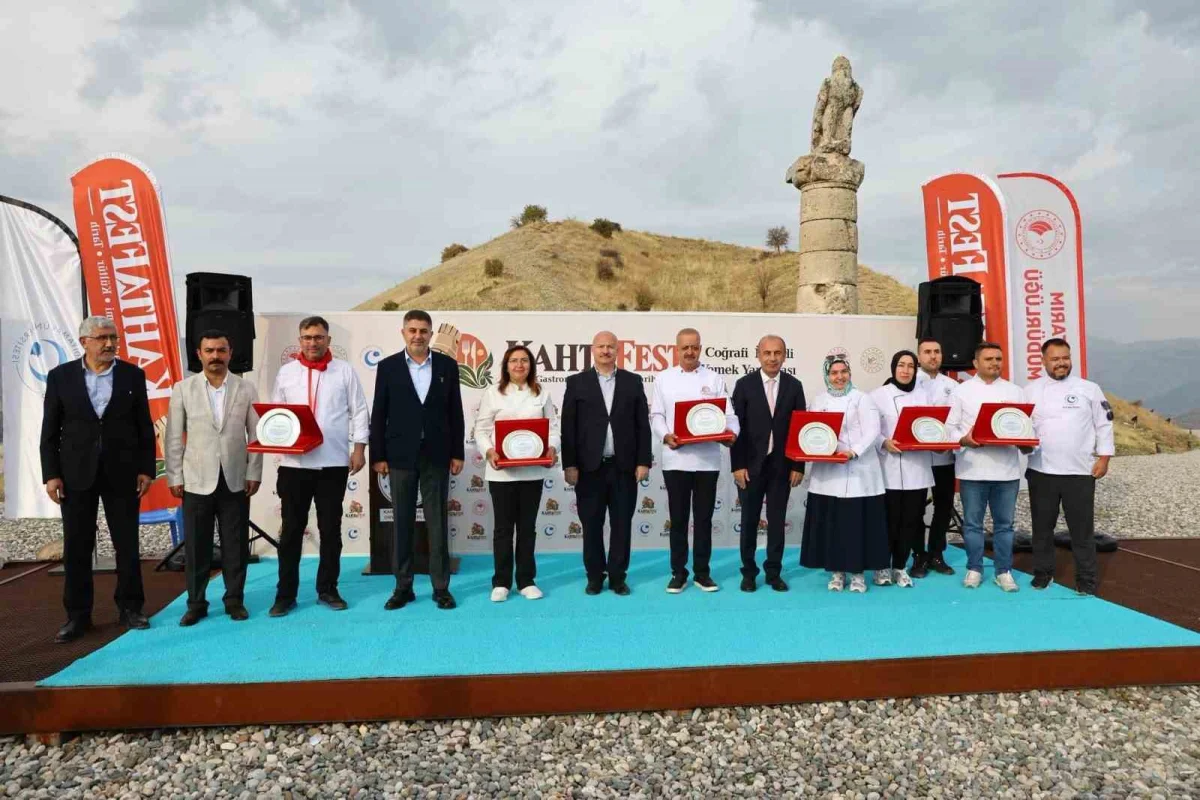 Kahta'nın yöresel lezzetleri Karakuş Tümülüsü'ndeki KAHTAFEST ile tanıtıldı 1