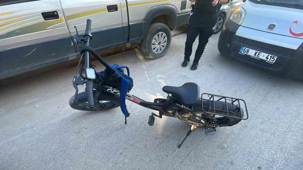 Karaman'da elektrikli bisiklet hafif ticari araca çarptı: 16 yaşındaki çocuk yaralandı 1