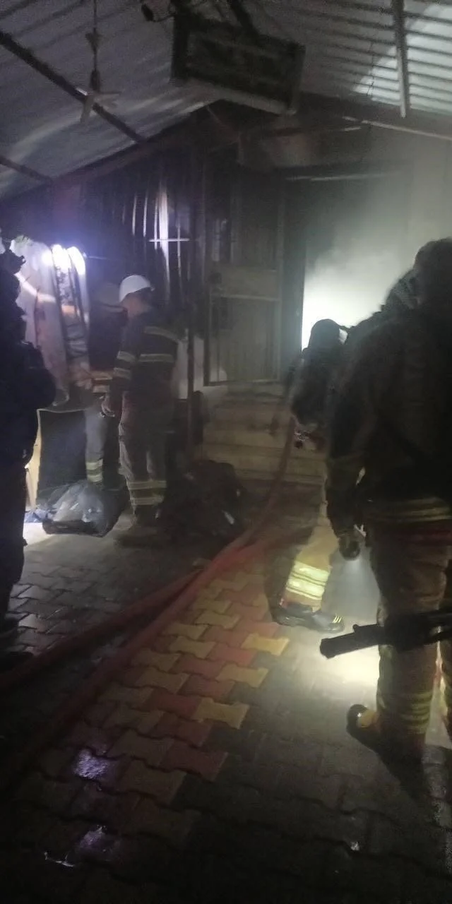 Hatay'da müstakil ev yangında kullanılamaz hale geldi 3